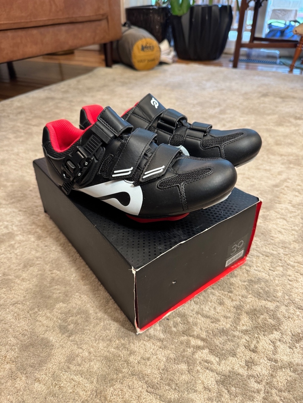 Peloton Cycling Shoes EU 39 Black Red PL-SH-B-39 Look Delta Cleats w/ Box